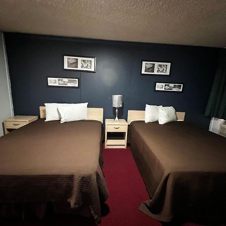Country Club Inn Colby Zewnętrze zdjęcie